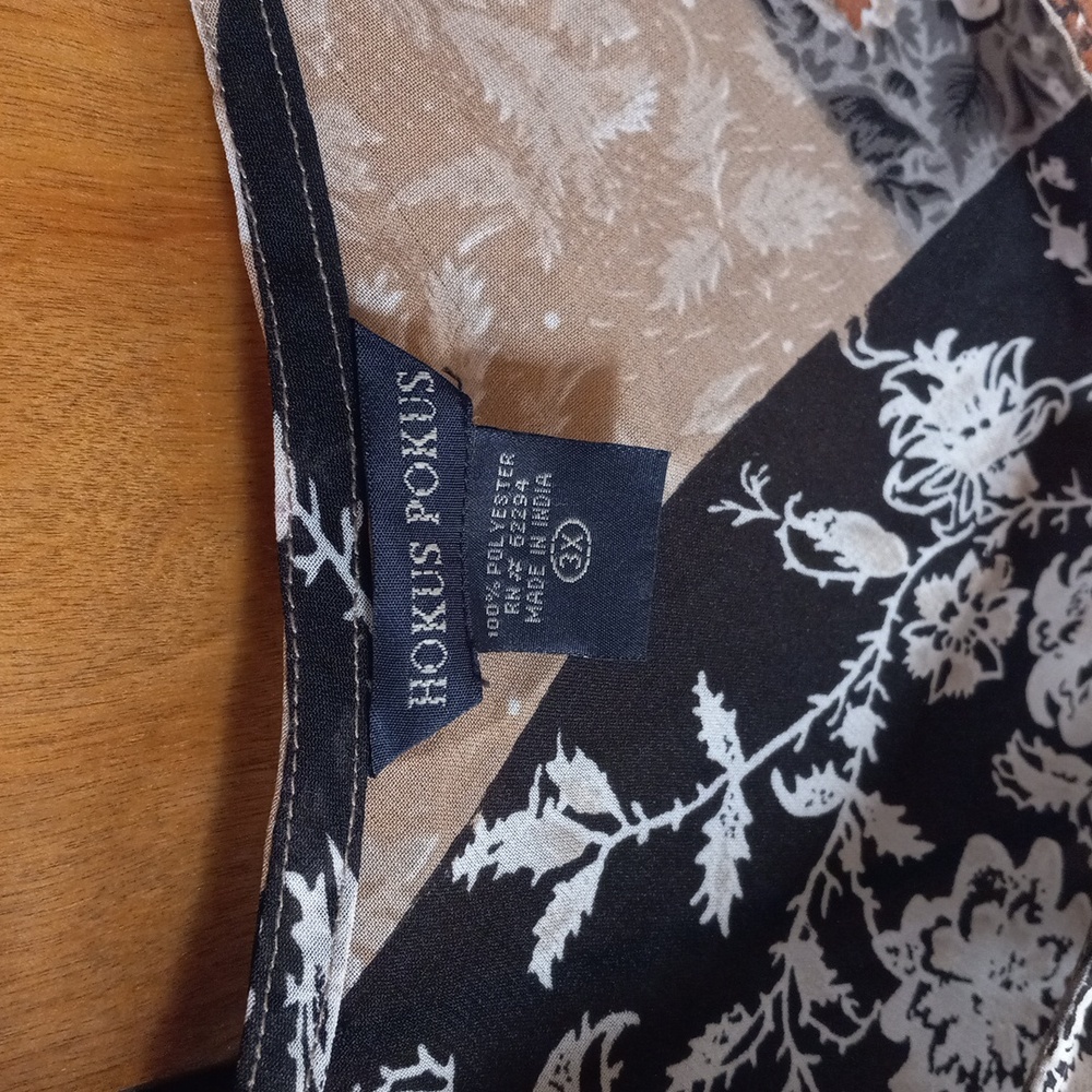 Women's size3x sheer top.  Hokus Pokus brand. Like new